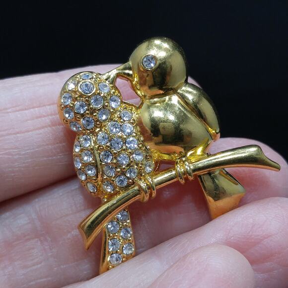 Monet Two Love Birds Rhinestone Brooch, Gold Plated, 1980s Vintage Jewelry - Picture 10 of 10